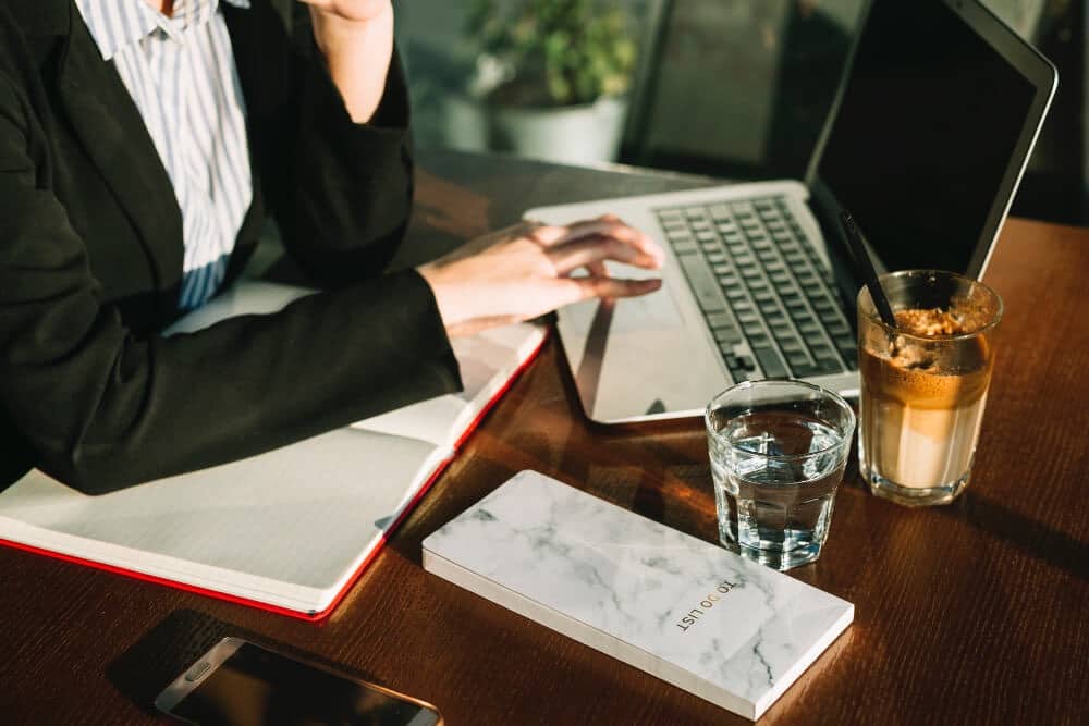 can a non-resident open a business bank account